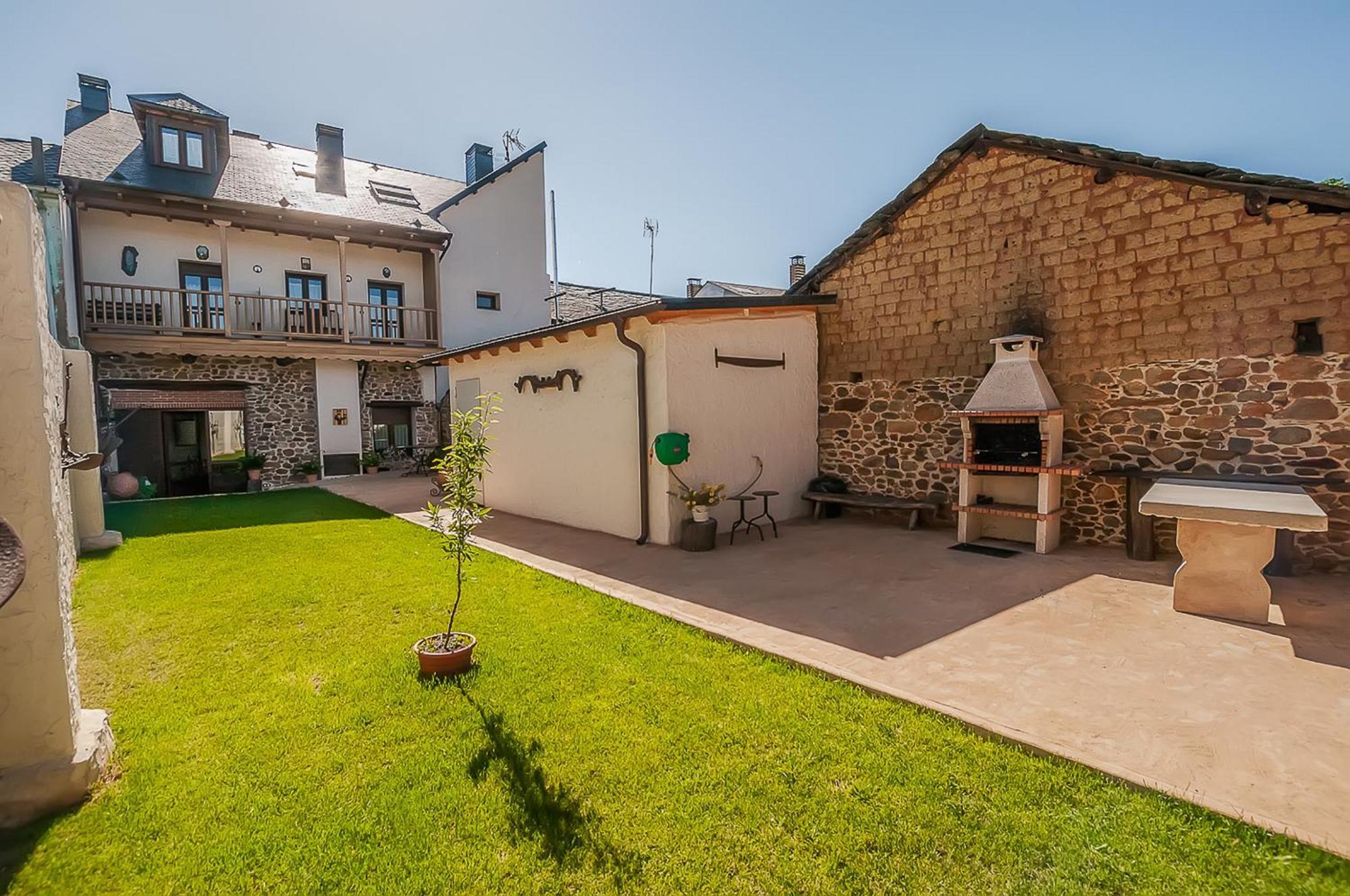 Casa Rural El Almendro De Maria Ponferrada Exterior photo