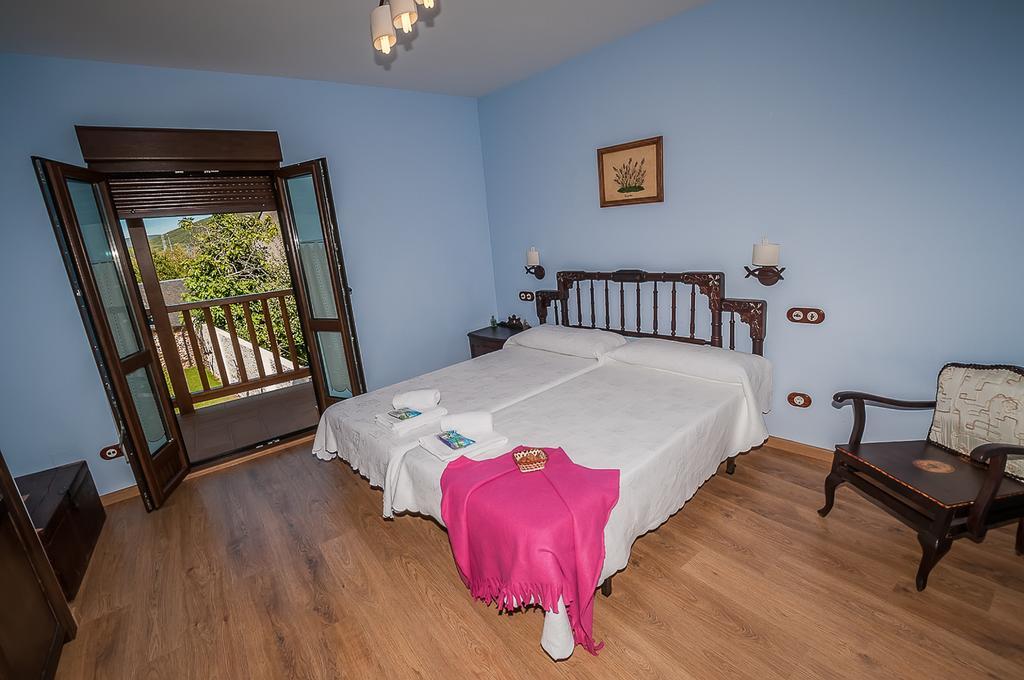 Casa Rural El Almendro De Maria Ponferrada Room photo