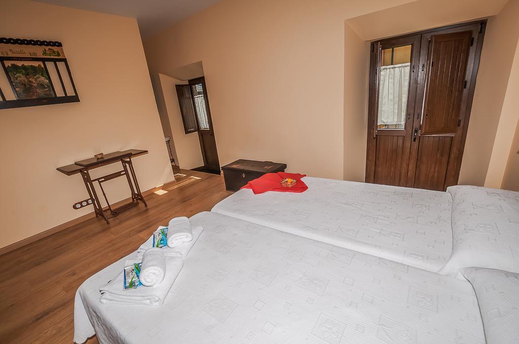 Casa Rural El Almendro De Maria Ponferrada Room photo