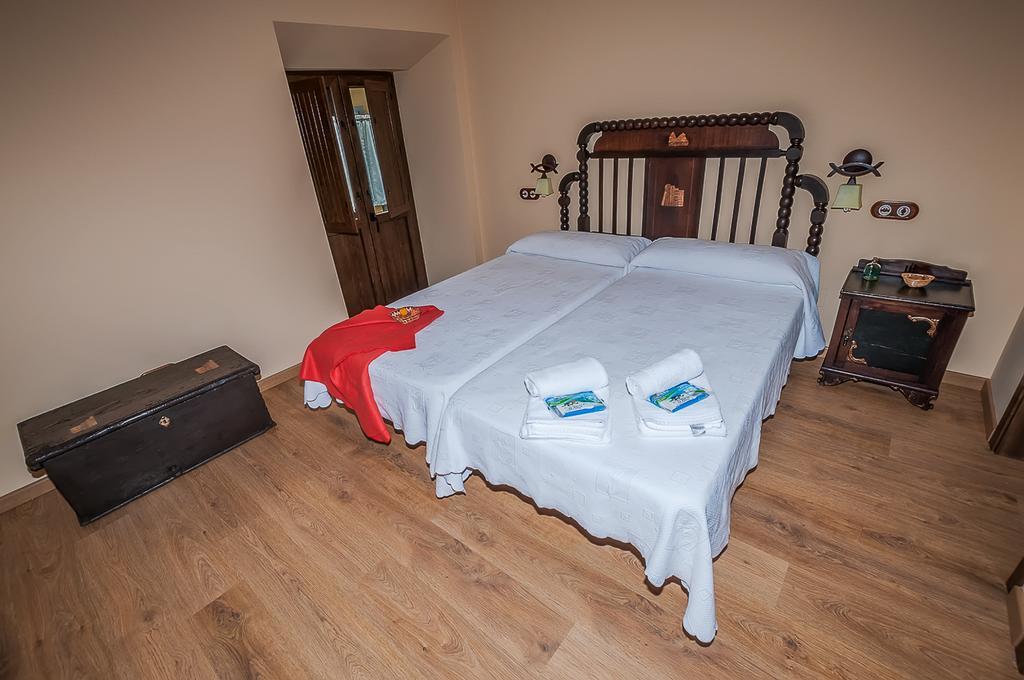 Casa Rural El Almendro De Maria Ponferrada Room photo