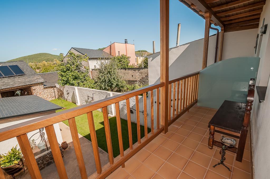 Casa Rural El Almendro De Maria Ponferrada Exterior photo