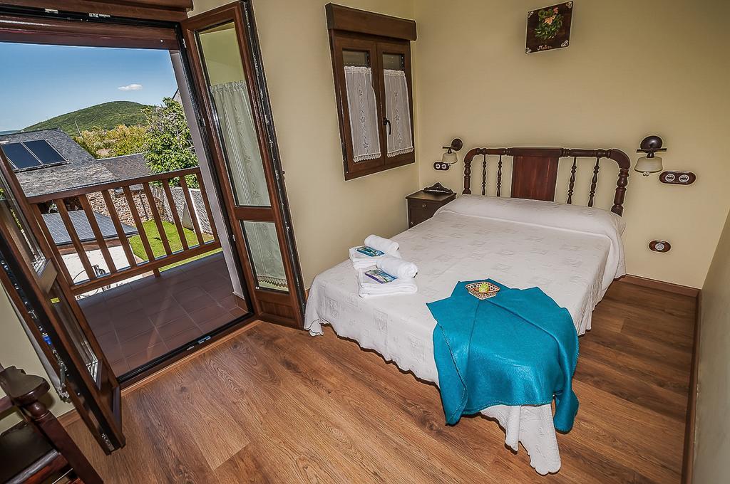 Casa Rural El Almendro De Maria Ponferrada Room photo