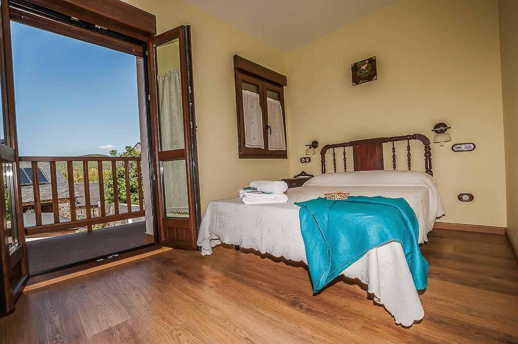 Casa Rural El Almendro De Maria Ponferrada Room photo