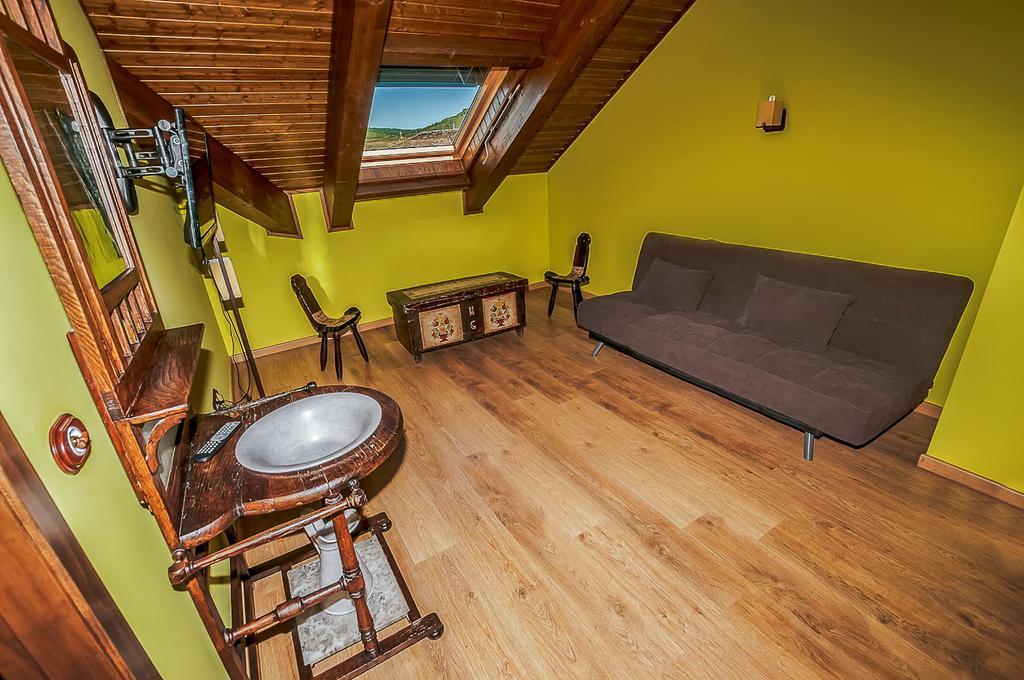 Casa Rural El Almendro De Maria Ponferrada Room photo